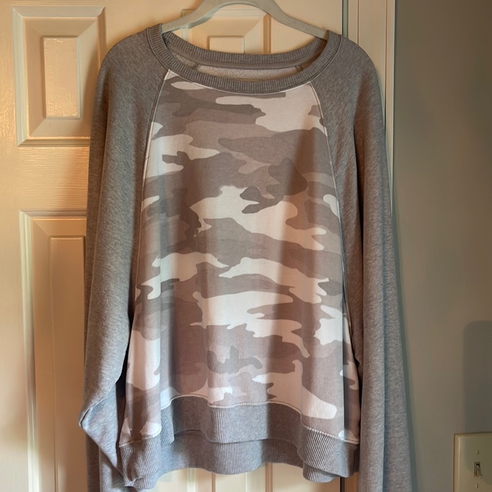 American Eagle Outfitters White/Grey Camo Over Sized Sweatshirt XXL